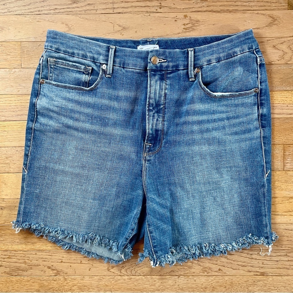 Good American Medium Wash Denim Jean Shorts 16 GWCCH075T